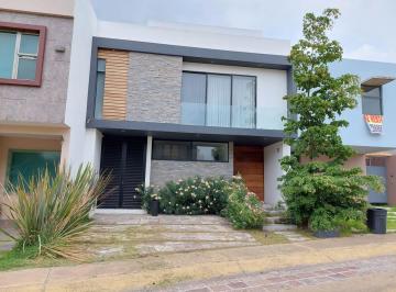Casa en condominio de 3 habitaciones, Zapopan · Casa en Remate! Valle Imperial, 3 Recámaras, Estudio o Cuarta Recamara, Roof Garden C200 m² Terr.