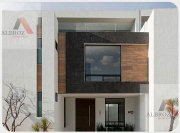 Casa · 270m² · 3 Recámaras · 2 Estacionamientos · Casa en Renta