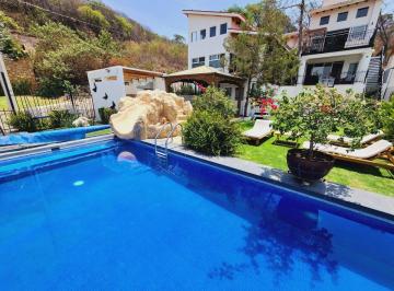 Casa de 4 habitaciones, Ixtapan de la Sal · Casa Magnolia Vip en Esquina de Tres Niveles con Alberca Climatizada, Amueblada, Jacuzzi y Palapa.