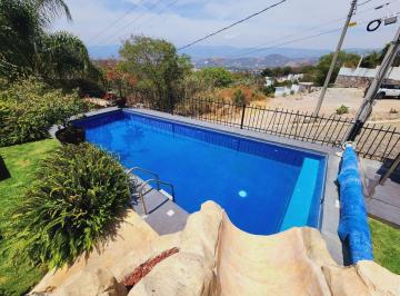 Casa de 4 habitaciones, Ixtapan de la Sal · Casa Magnolia Vip en Esquina de Tres Niveles con Alberca Climatizada, Amueblada, Jacuzzi y Palapa.