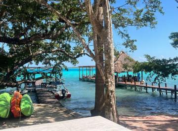Edificio , Bacalar · Hotel Casa del Angel, en El Centro de Bacalar, Frente a La Lagunade, Sup 1,400 m²