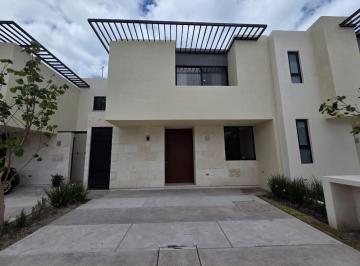 Casa · 215m² · 4 Recámaras · 3 Estacionamientos · Casa en Venta, en Zibatá, Queretaro