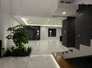 Casa de 4 habitaciones, Querétaro · Casa en Venta en Altozano El Nuevo Querétaro con Doble Altura.