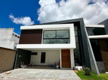 Casa · 340m² · 4 Recámaras · 2 Estacionamientos · Casa en Venta en Lomas de Angelopolis III Frente Al Nuevo Chedraui
