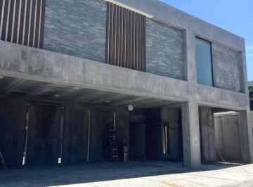 Casa · 464m² · 3 Recámaras · 3 Estacionamientos · Casa en Venta