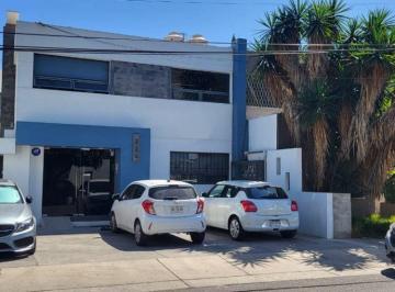 Oficina en Renta  Fraccionamiento Monraz · Consultorio Médico en Planta Alta en Renta Frente Al Hospital Ángeles en Monraz