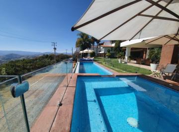 Casa de 6 habitaciones, Ixtapan de la Sal · Lindavista con Alberca Jacuzzi y Jardín Espectaculares; Amueblada, Equipada, Decorada Para Vivir.