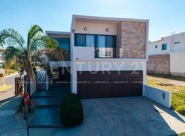 Casa · 315m² · 3 Recámaras · 2 Estacionamientos · Casa en Venta en Fraccionamiento Bosques del Valle I en Chihuahua, Chih.