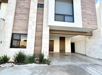Casa · 260m² · 4 Recámaras · 2 Estacionamientos · Casa en Renta en Privado Res Rincon de Alcantara