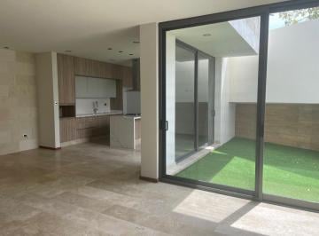 Casa · 335m² · 3 Recámaras · 2 Estacionamientos · Casa en Venta en Pedregal