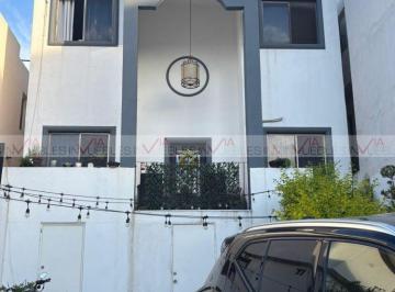 Casa · 217m² · 3 Recámaras · 2 Estacionamientos · Casa en Venta en Monterrey