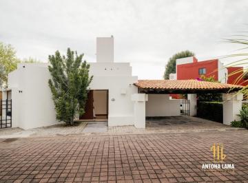 Casa · 340m² · 3 Recámaras · 2 Estacionamientos · Casa en Venta en Cholula, Puebla