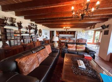 Casa de 4 habitaciones, Valle de Bravo · Venta de Casa en Avandaro Oportunidad de Inversion