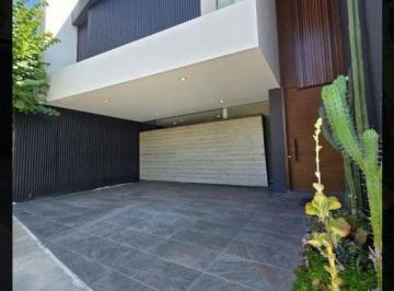 Casa · 331m² · 3 Recámaras · 3 Estacionamientos · Casa en Venta de Lujo en Privada Punta Arrecife Col Lomas Punta del Este IV