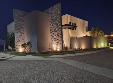 Casa · 450m² · 4 Recámaras · Hermosa Casa en Venta en Alquerias