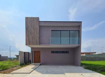 Casa en Venta en Lomas de la Rioja con un gran jardín si deseas hacer tu alberca · Casa en Venta en Lomas de La Rioja | Amplio Jardín