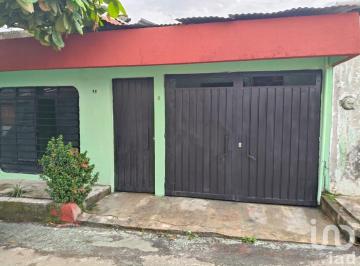 Casa · 104m² · 2 Recámaras · 1 Estacionamiento · Casa en Venta en Col Santa Cruz