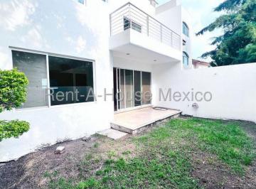 Casa de 3 habitaciones, Querétaro · Venta, Milenio III - Casa con 3 Recámaras, Cuarto de Tv, 3 Terrazas
