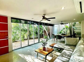 Casa · 150m² · 2 Recámaras · 2 Estacionamientos · Casa Amueblada en Renta de 2 Habitaciones con Amplio Patio