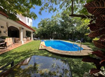 Casa · 600m² · 5 Recámaras · 2 Estacionamientos · Casa en Venta en Residencial Campestre Cancún
