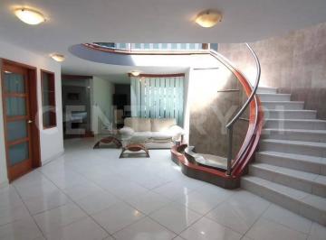 Casa · 490m² · 4 Recámaras · 2 Estacionamientos · Casa Residencial con Amplios Espacios en La Mejor Ubicacion