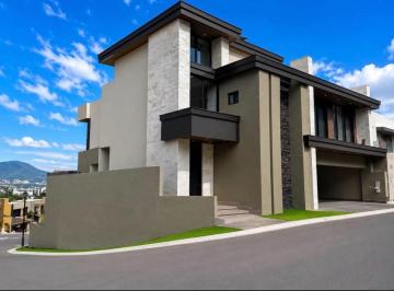 Casa · 810m² · 4 Recámaras · 4 Estacionamientos · Casa - Residencial y Club de Golf La Herradura Etapa a