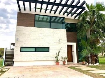 Casa de 4 habitaciones, Carmen · Casa Residencial en Renta en Ccc