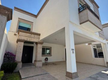 Casa de 3 habitaciones, Ramos Arizpe · Residencia Exclusiva en Venta Frente a Parque
