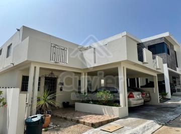Casa · 198m² · 3 Recámaras · 2 Estacionamientos · Casa en Fraccionamiento Hacienda del Rul