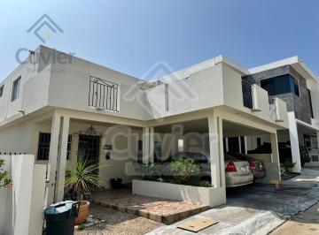 Casa · 198m² · 3 Recámaras · 2 Estacionamientos · Casa en Fraccionamiento Hacienda del Rul