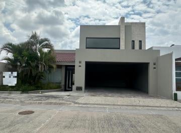 Casa · 493m² · 3 Recámaras · 2 Estacionamientos · Casa en Venta en Jardines del Campestre