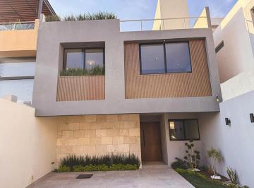 Casa · 240m² · 3 Recámaras · 2 Estacionamientos · Casa con Oficina, Jardín y Roof Top en San Ángel IV San Luis Potosí