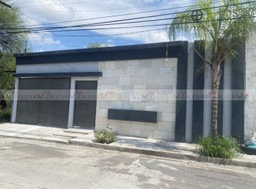 Casa · 44m² · 2 Estacionamientos · Casa en Venta en Monterrey
