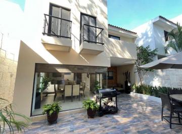 Casa · 215m² · 4 Recámaras · 2 Estacionamientos · Casa en Fraccionamiento en del Empleado Cuernavaca - Maz - 2468 - Fr