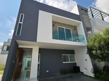 Casa · 195m² · 2 Estacionamientos · Casa en Valle Imperial