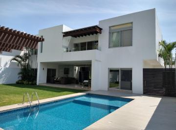 Casa · 526m² · 5 Recámaras · 6 Estacionamientos · Casa - Vista Hermosa
