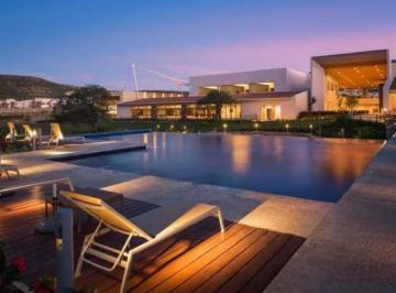 Casa en condominio de 4 habitaciones, Querétaro · Vendo Residencia en Altozano, Qro. con 4 Recamaras Una en Pb y Amenidades $6,000,000 Mxn