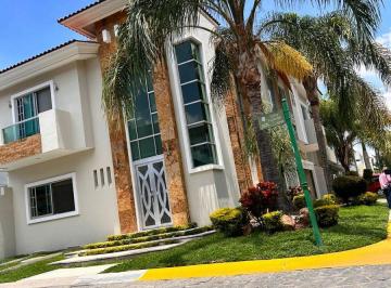 Casa de 3 habitaciones, Zapopan · Casa en Venta en Jardin Real, en Esquina Carca del Tec de Monterrey y Andares