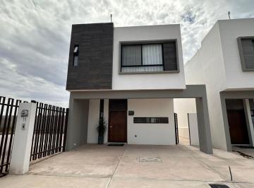 Casa · 146m² · 3 Recámaras · 2 Estacionamientos · Se Vende Casa en Av Juárez en Torreón