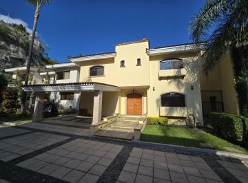 Casa de 3 habitaciones, Zapopan · Casa en Venta Colonia Loma Real