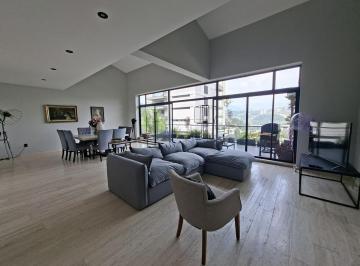 Casa · 530m² · 3 Recámaras · 6 Estacionamientos · Casa en Venta o Renta en Lomas Contry