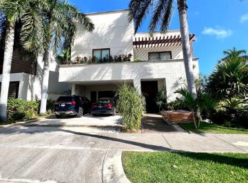 Casa en condominio de 4 habitaciones, Benito Juárez · Casa en Venta/renta en Canales Puerto Cancún.