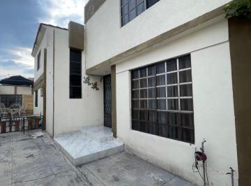 Casa de 5 habitaciones, Saltillo · Casa y Departamento en Venta Zona Centro