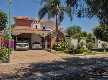 Casa de 3 habitaciones, Celaya · Quinta Santa María: Moderna Casa con Recámara en Planta Baja y un Gran Jardín.