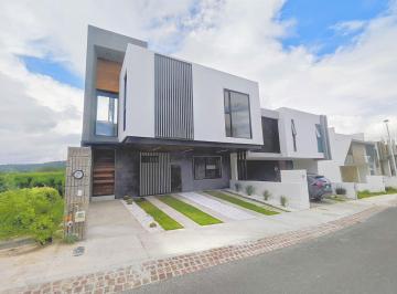 Casa · 273m² · 4 Recámaras · 2 Estacionamientos · Casa de Autor en Venta y Renta con Recámara en Planta Baja en Jade Sur, Zibatá, Querétaro