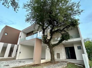 Casa · 468m² · 3 Recámaras · 3 Estacionamientos · Venta de Casa El Uro, La Joya