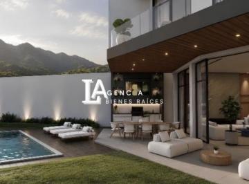 Casa · 1214m² · 4 Recámaras · 4 Estacionamientos · Venta de Casa San Agustín Campestre