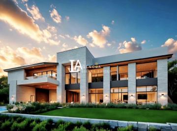 Casa · 1027m² · 4 Recámaras · 4 Estacionamientos · Venta de Casa Las Misiones Club de Golf