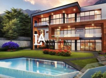 Casa · 1172m² · 4 Recámaras · 4 Estacionamientos · Venta de Casa Renacimiento