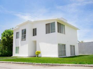 Casa de 4 habitaciones, Jiutepec · Casa en Venta - Fraccionamiento Las Fincas